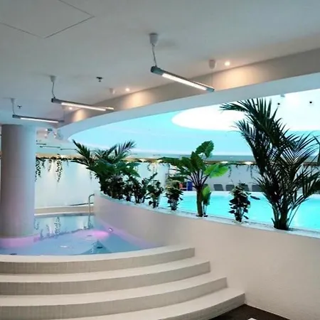 Hanza Tower White 23 Pool & Jacussi Szczecin